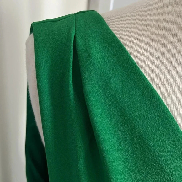 Banana Republic Kelly Green Sleeveless Sheath Style Lined Dress - Gently Used - Picture 2 of 10